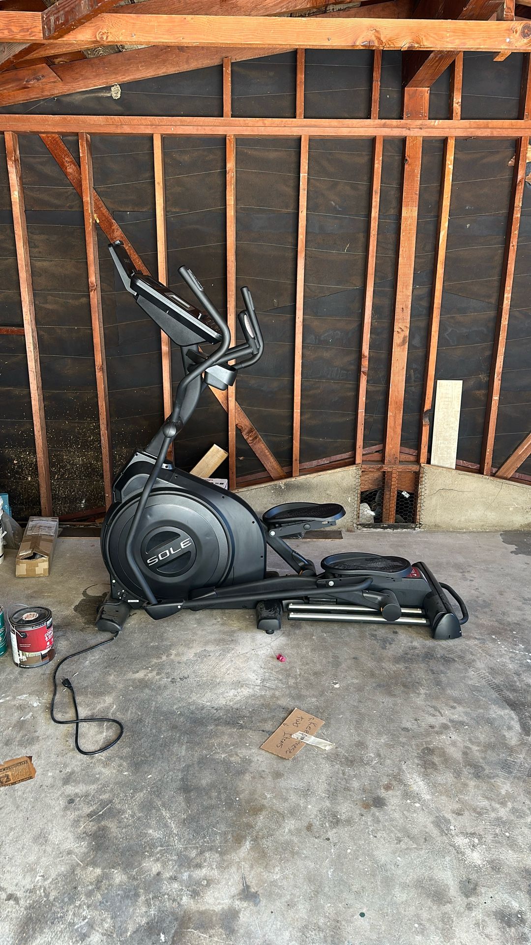 Sole E25 Elliptical machine