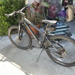 Cannondale Mountain Bike F5 This bike is like new, barely used 