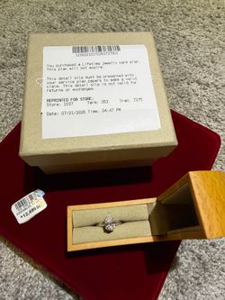 💎STUNNING 2 Carat Lab Grown Diamond Ring Size 6💎