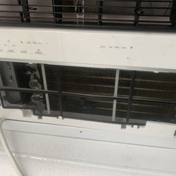 Ac Unit 8000 Btu Toshiba Le Falta La Tapa Del filtro Pero Trabja Bie. 