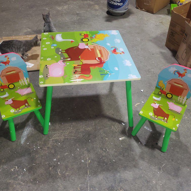 Homeware Farm Table & Chairs -


