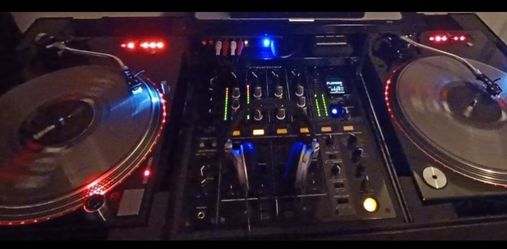 TECHNICS MK5'S AND PIONEER DJM700 MIXER
