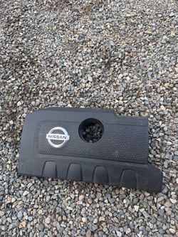 2014 Nissan Sentra engine cover