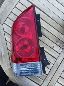 Taillight 04-05 Nissan Armada