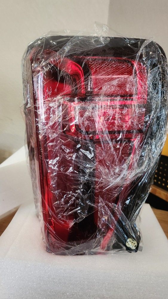 GMC SIERRA Right Side Tail Light LED