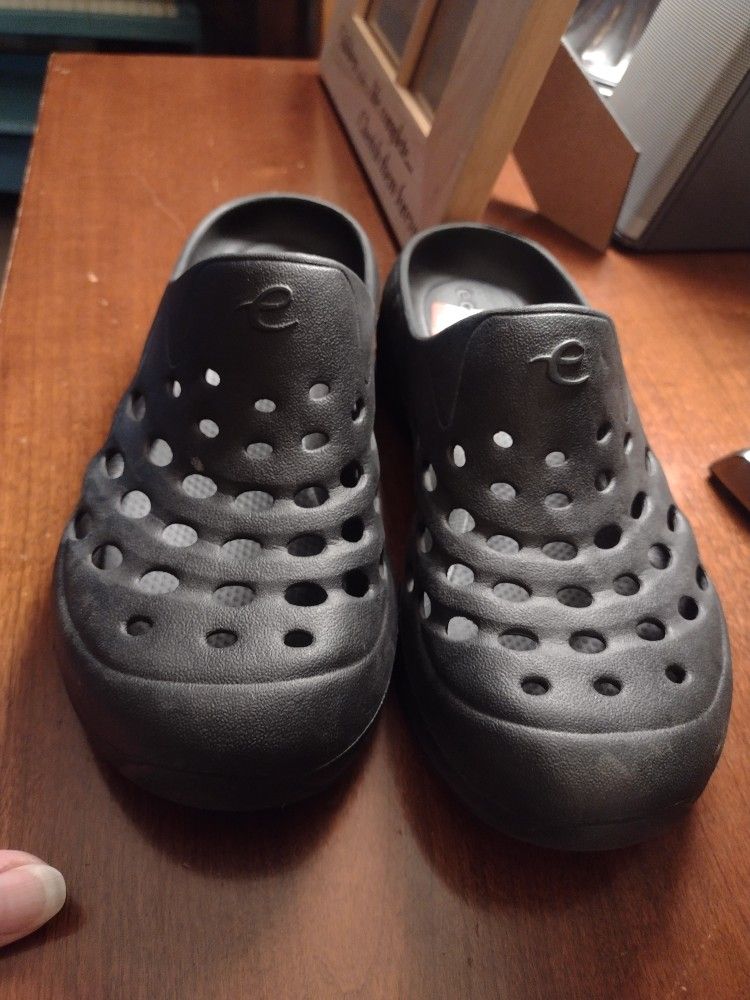 Crocs Youth Size 3 Or Women Size 5