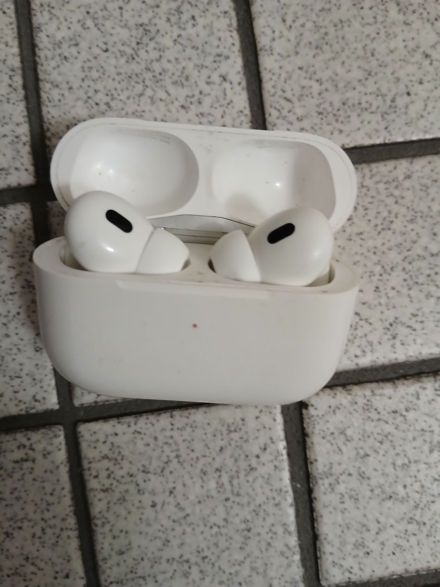Apple airpods pro with mag safe case