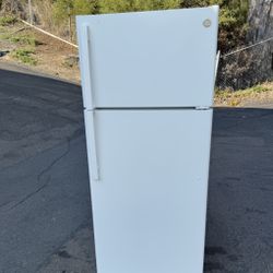 2022 Model General Electric Refrigerator Fridge Freezer Free Local Delivery/30 Day Warranty