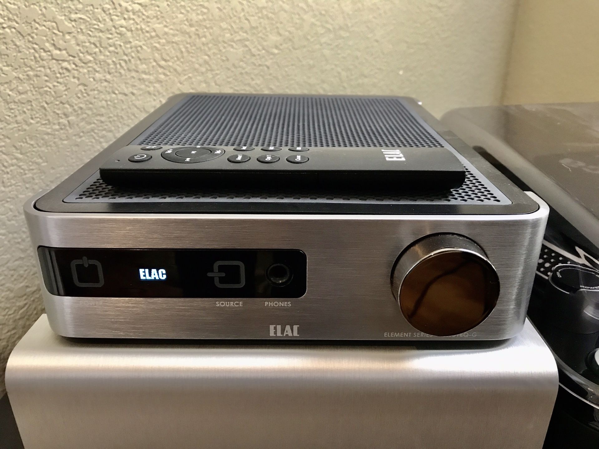 Elac Integrated Amplifier, 7 Analog and Digital Inputs