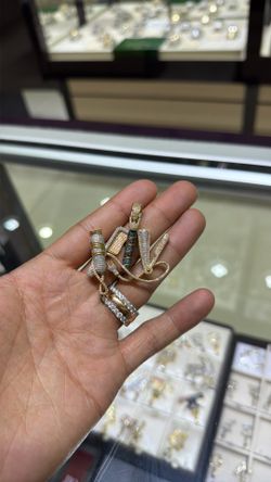 Gold diamond pendant
