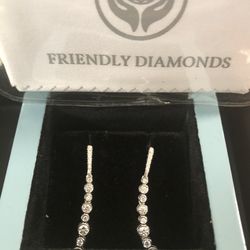 Friendly Diamond Earing
