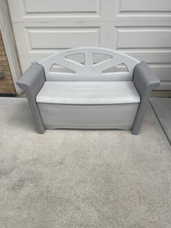 Rubbermaid Outdoor Patio Storage Bench