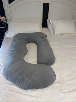 Pregnancy pillow $15