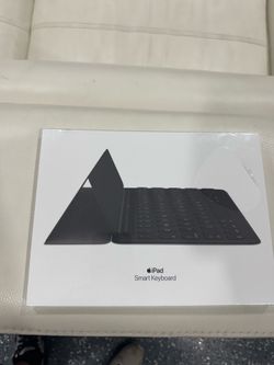 New- MX3L2LL/A Smart Keyboard for IPad- iPad not included