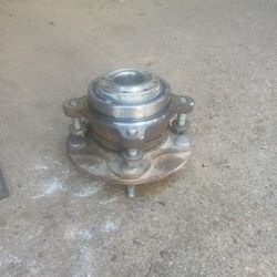 Front Wheel Hub & Assembly