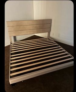 Bed room Frame + matress