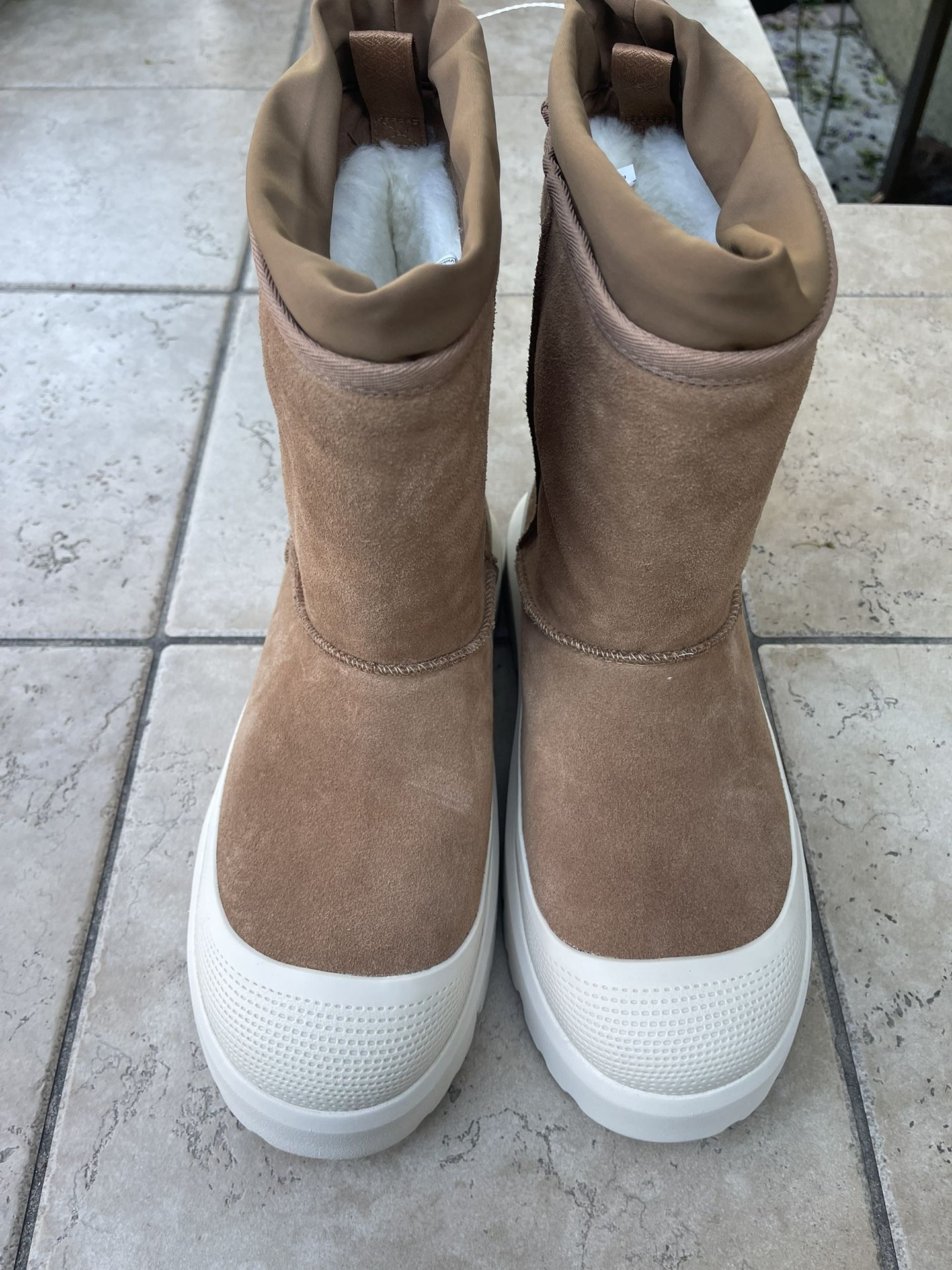 UGGS BOOTS FOR MEN SIZE 11 NEW 