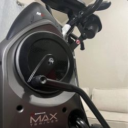 Elliptical Machine - Bowflex M9
