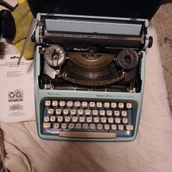 Remington Easy-Riter Typewriter/ Vintage