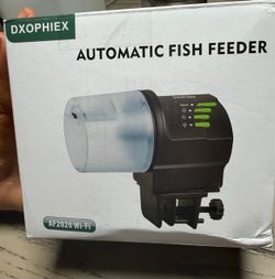 Automatic fish feeder