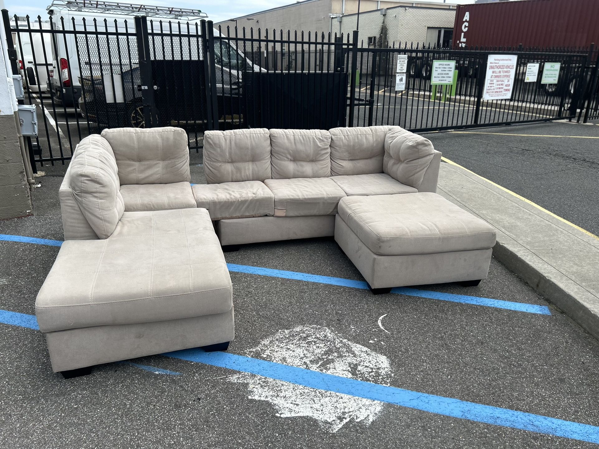 (Free Delivery)Ashley Furniture Sectional