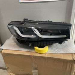 2021-2023 BMW 5 Series Right Headlight 