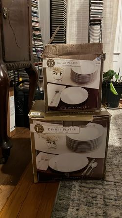 Dinnerware/ set of dishes