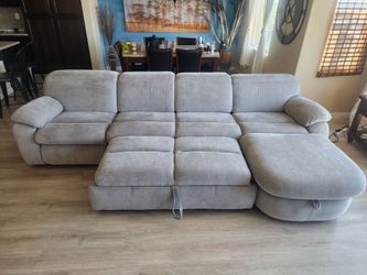 Luxury Power Reclining Sectional with Chaise – Like New