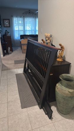 Queen size bed frame Queen size bed frame