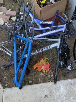 4 assorted bike frames