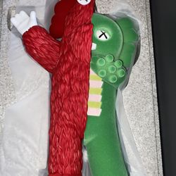 KAWS  KACHAMUKKU VINYL FIGURE