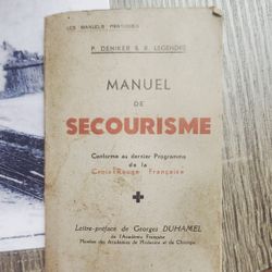 1944 WW2 French Red Cross Manual (See Pics)