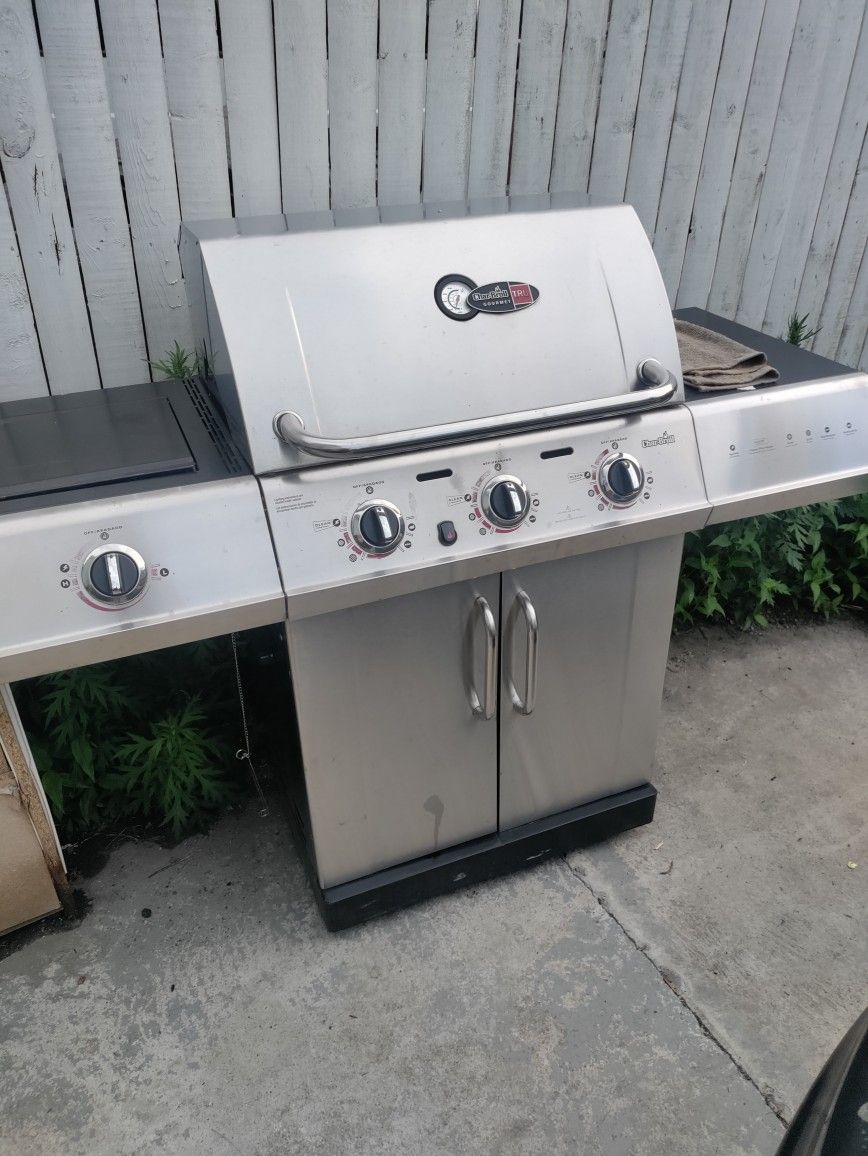 Charbroil Grill 
