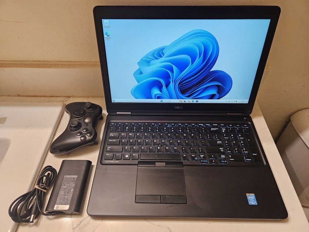 Dell 15.6" CAD/Gaming Laptop - Intel Core i5 3.0ghz, 12gb Ram, 256gb Ssd, Nvidia GeForce Gt 830m (Fortnite, GTA V), Windows 11, Backlit Keys