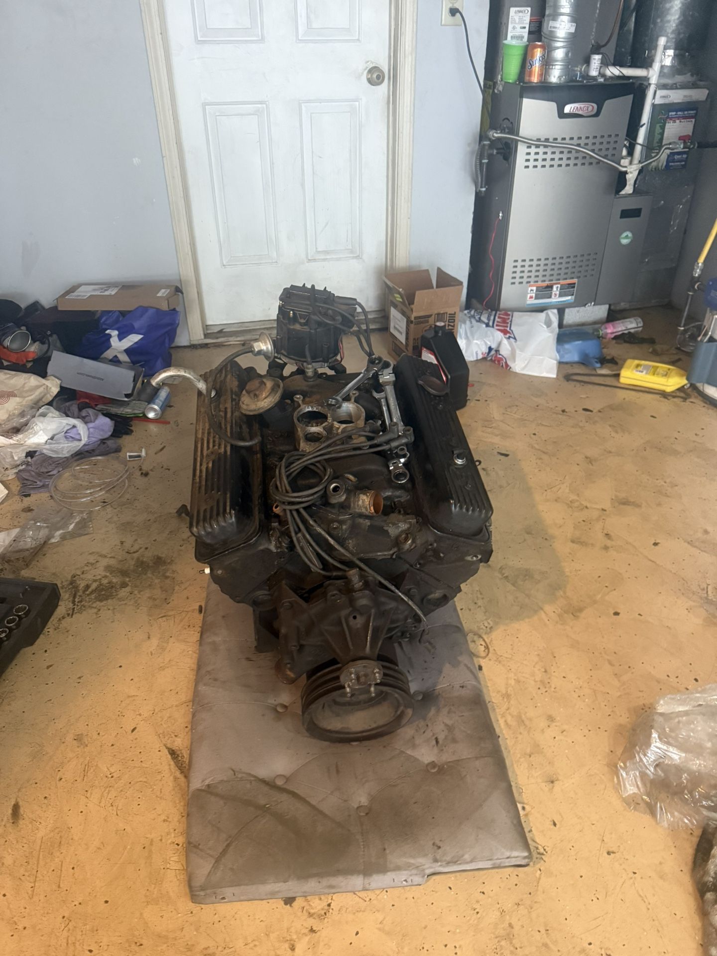 305 Motor With Carburetor. 