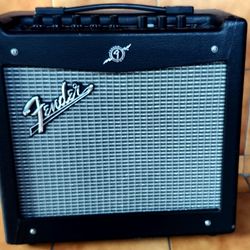 Fender Mustang I (V.2) Digital Electric Guitar Amplifier 