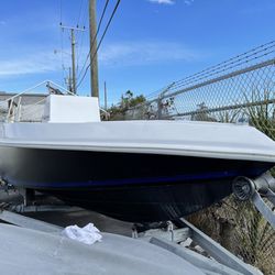 21’ Paramount/Monza Center Console Boat For Sale