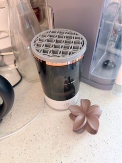 Small mixer for Baby’s formula with USB connector