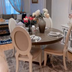 Round Dining Room Table W/ Chairs