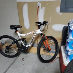 Mongoose TrailBlazer 24 Inch Bike