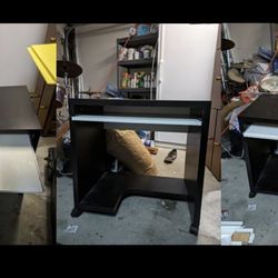 NEED GONE!! Desk with pull out shelf & wheels
