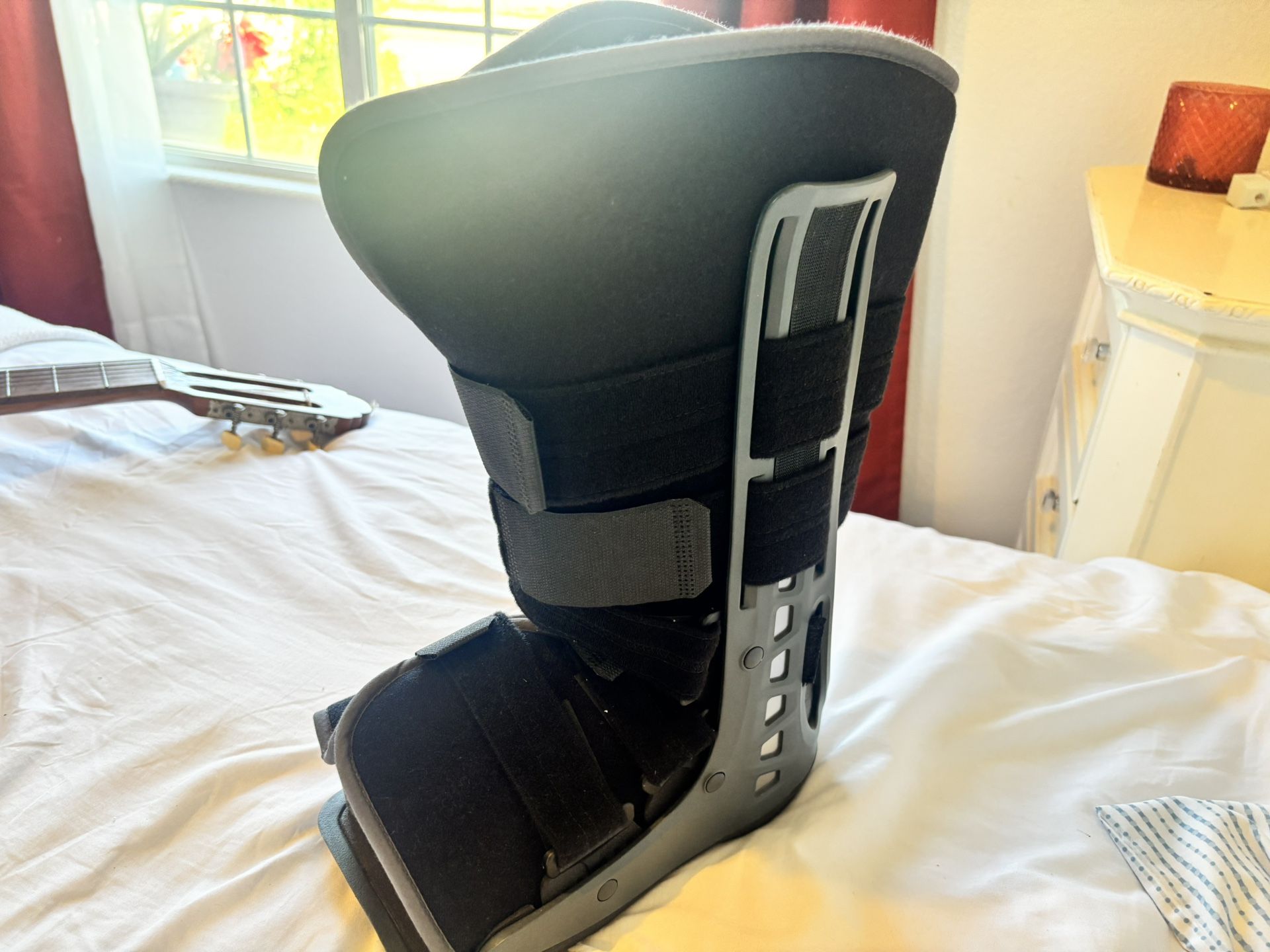 MaxTrax medical walking boot