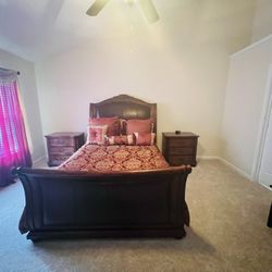 Broyhill Queen Sleigh Bed
