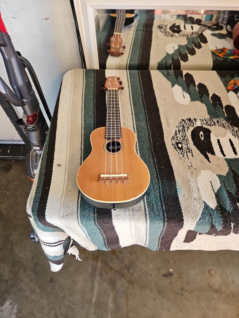 Ukulele Applause By Ovation