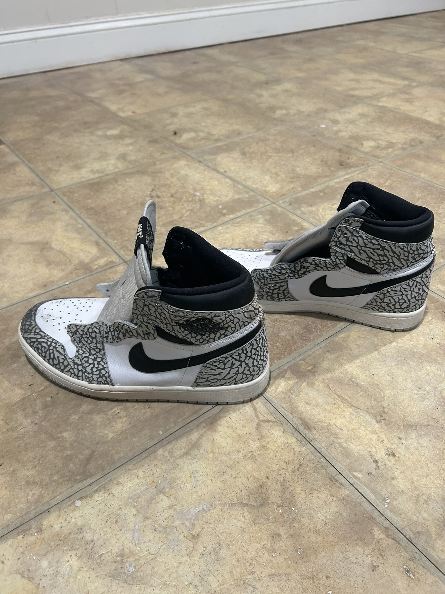 Air Jordan 1 High silhouette Elephant Color