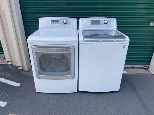 LG Washer And Gas Dryer Laundry Set 