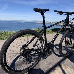 Haro flightline 27.5”. 21 speed medium size lightweight aluminum frame with hydraulic disc brakes