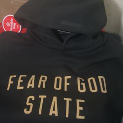 Essentials Hoodie (L)
