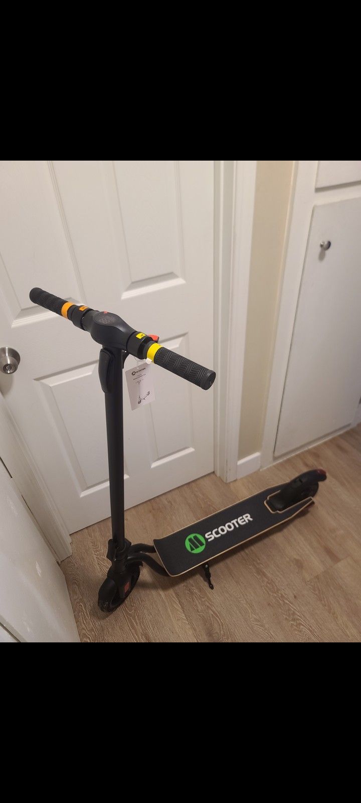 Brand New Electric Scooter 15mph/12+ Mile Range