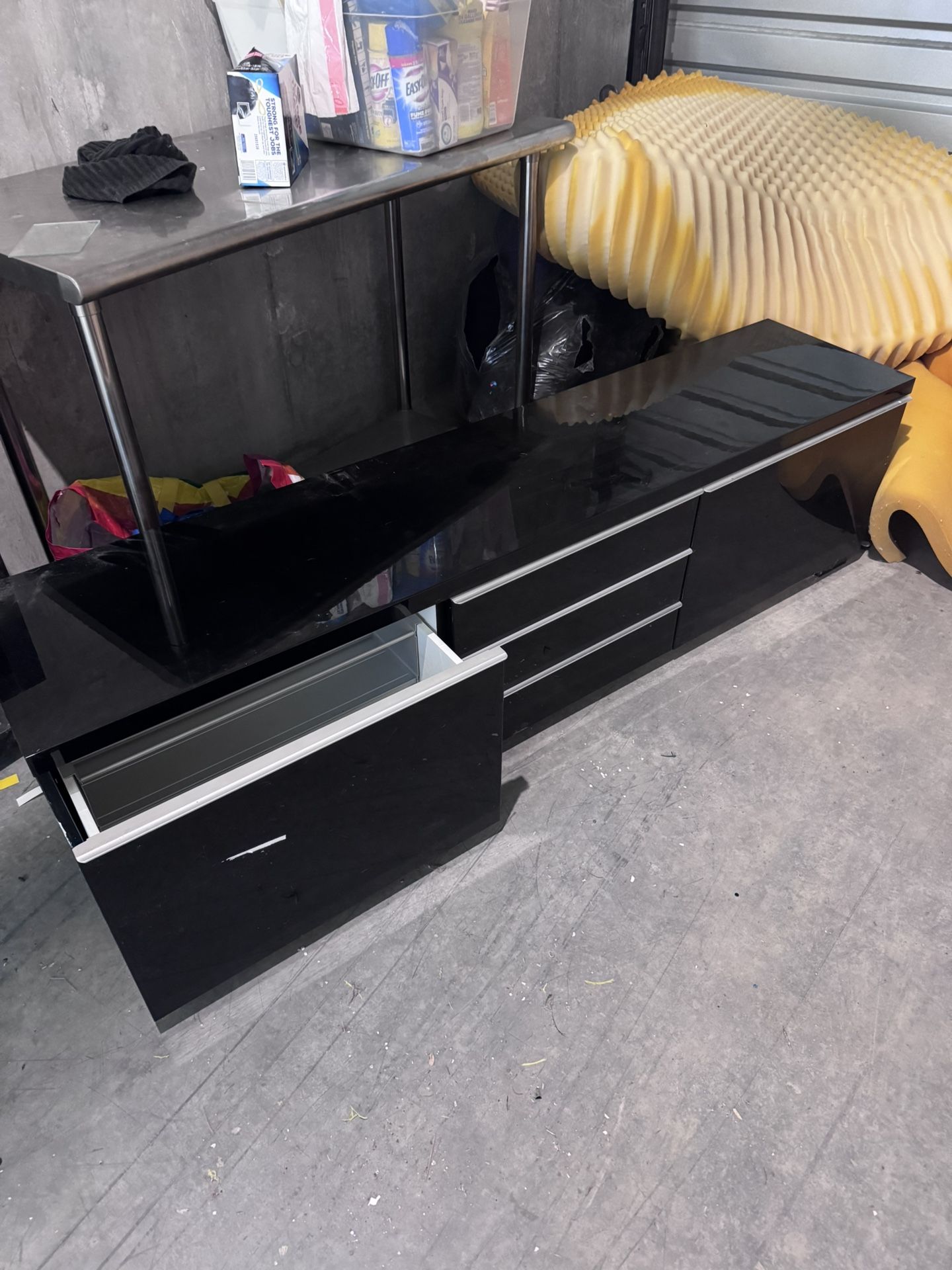 FREE TV CONSOLE